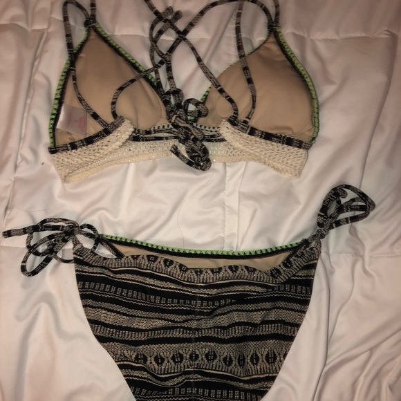 Bikini - Picture 2 of 2